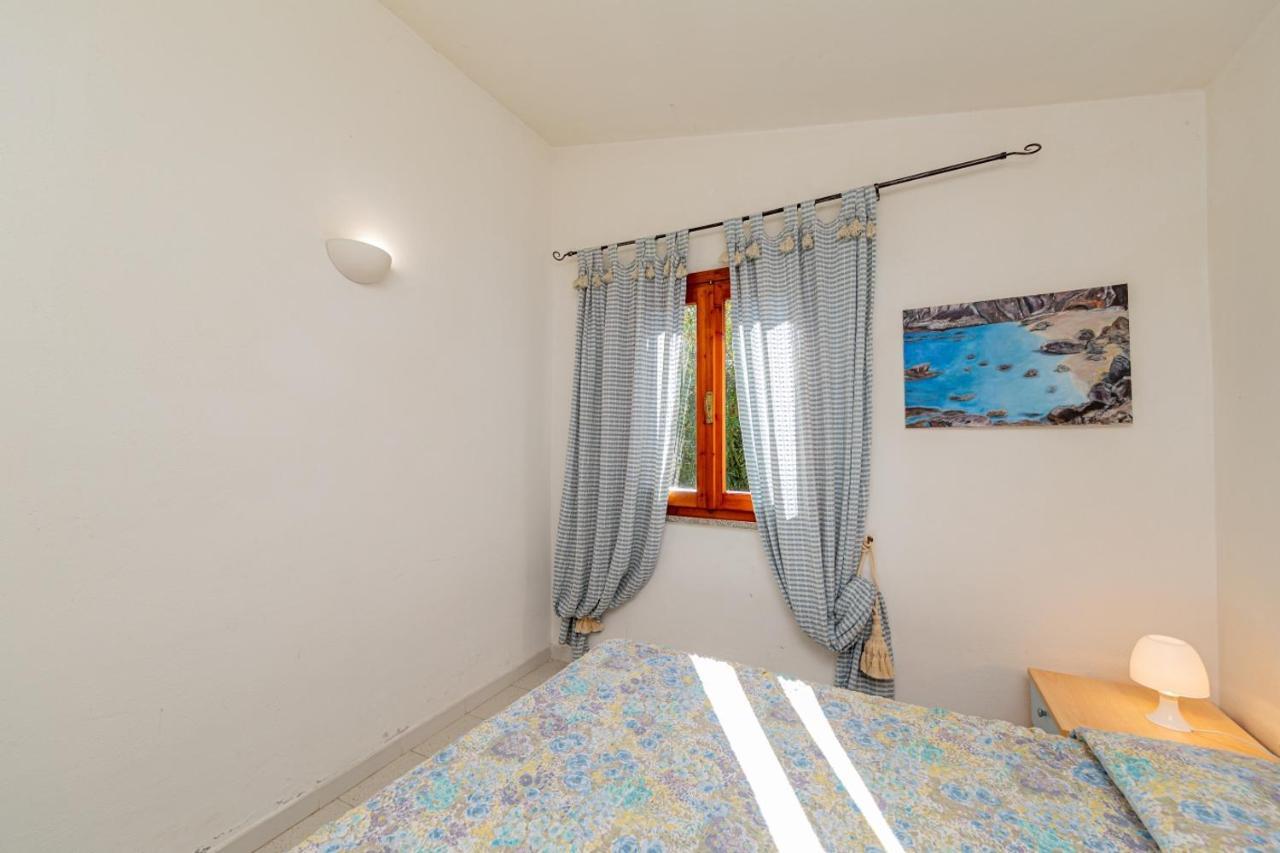 Appartamento Trilocale Le Canne 6 Posti Letto Con Giardino San Teodoro  Exterior photo